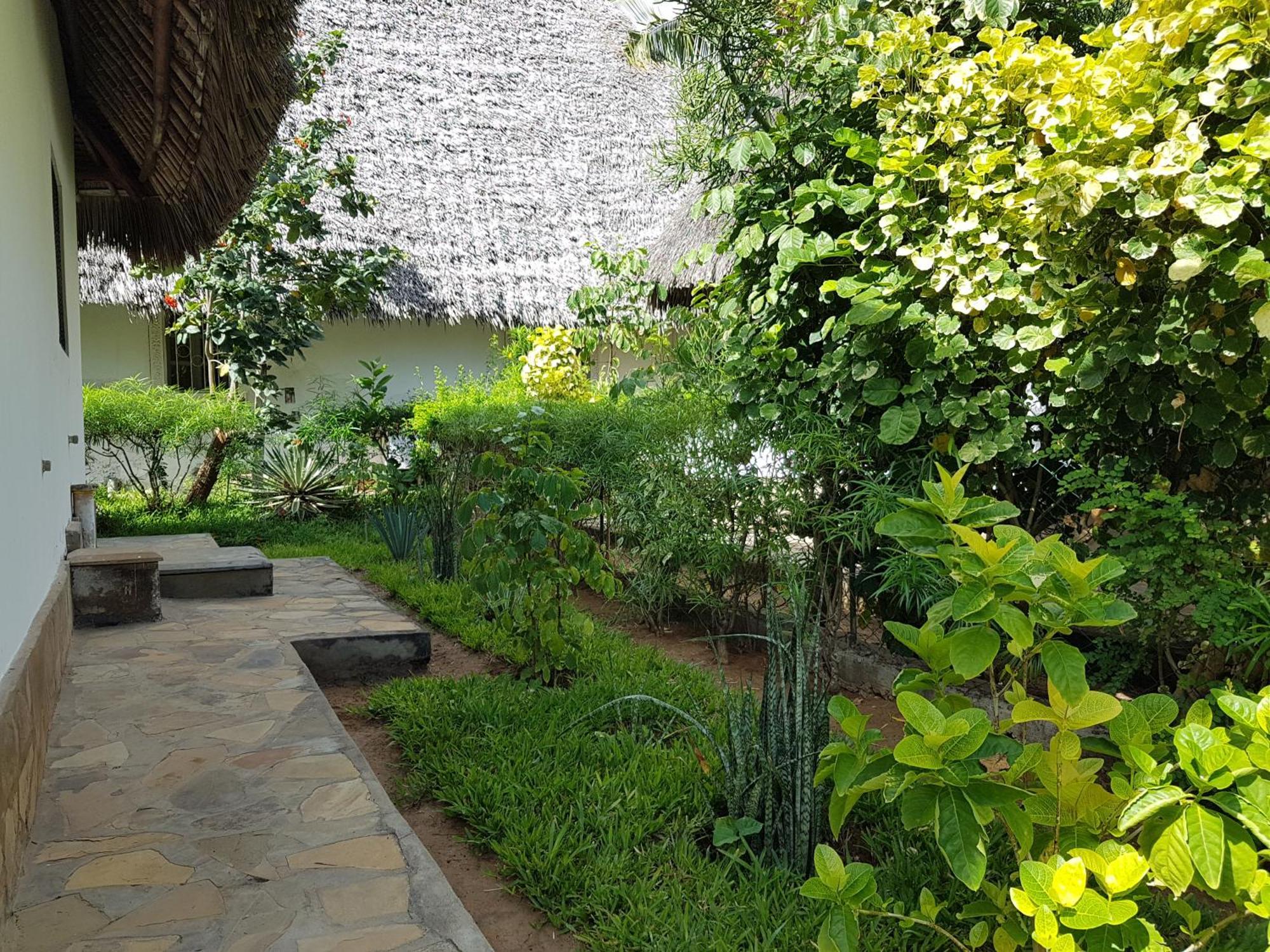 Karibuni Jeds Villas 85 & 86 Mambrui Exterior photo