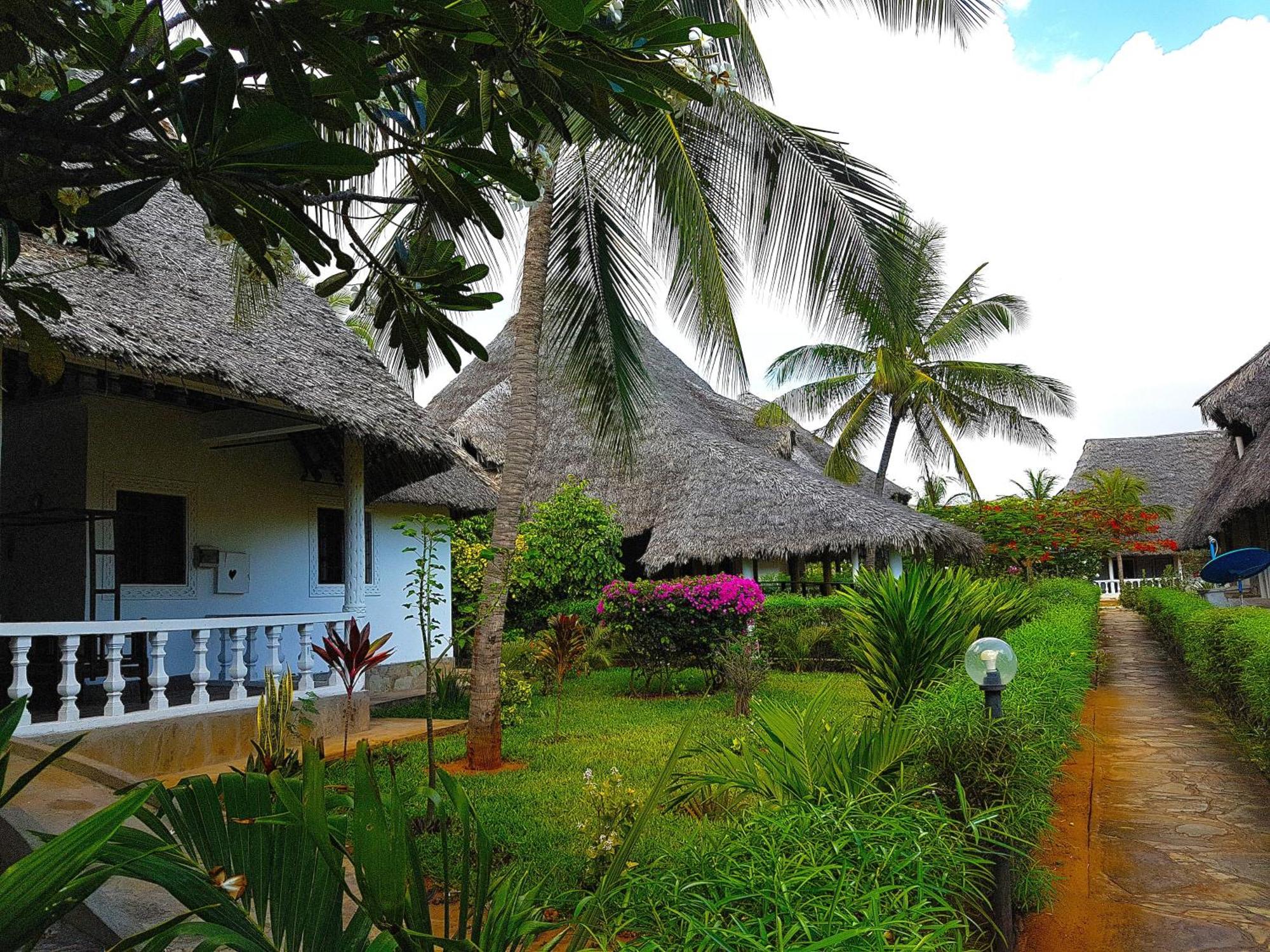 Karibuni Jeds Villas 85 & 86 Mambrui Exterior photo